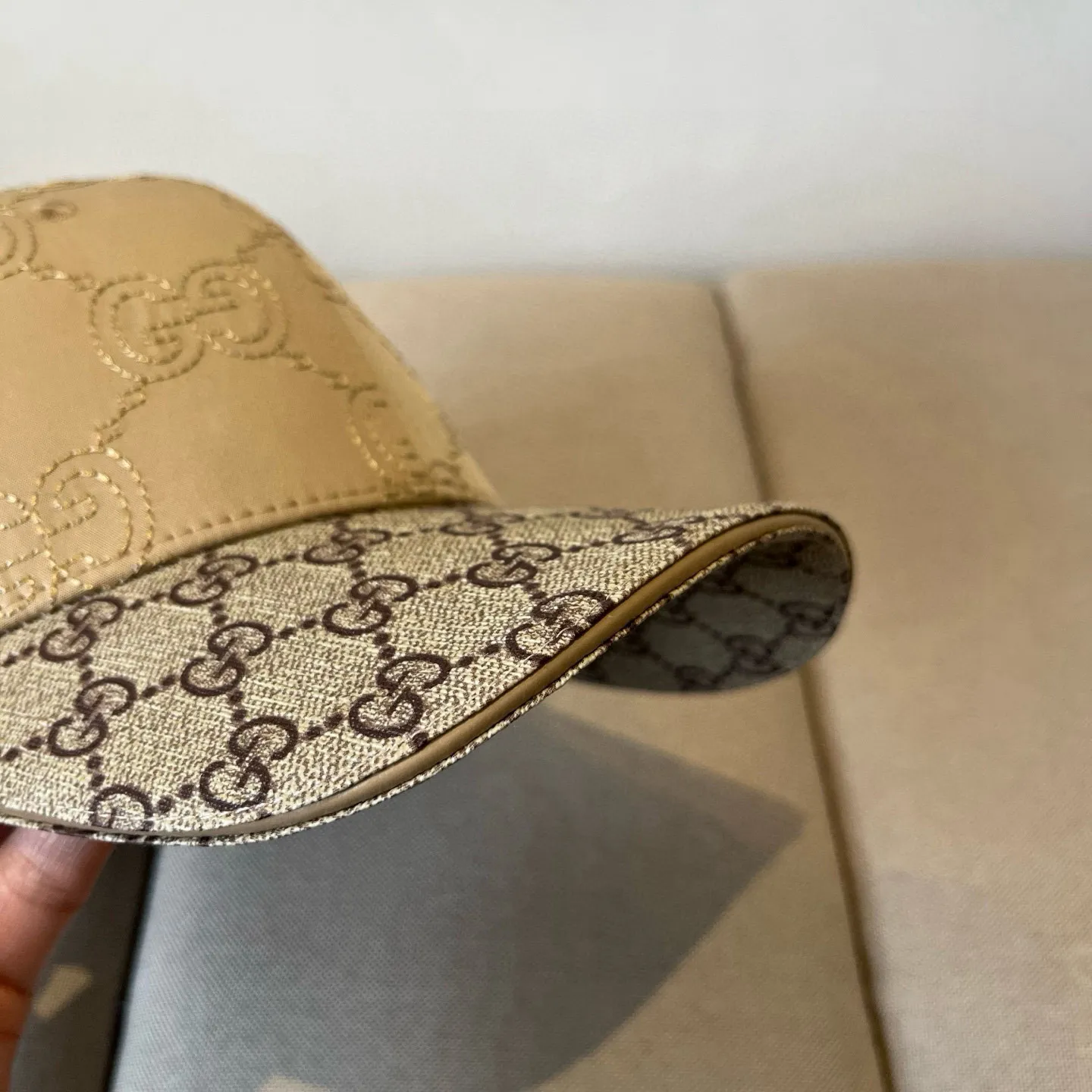 P60 Gucci Baseball Cap♥️GUCCI🧢New product from the official website, baseball cap, original quality, very popular 🔥🎩 The craftsmanship is very exquisite, high-end and classy! Low-key luxury, easy to carry! Running volume!