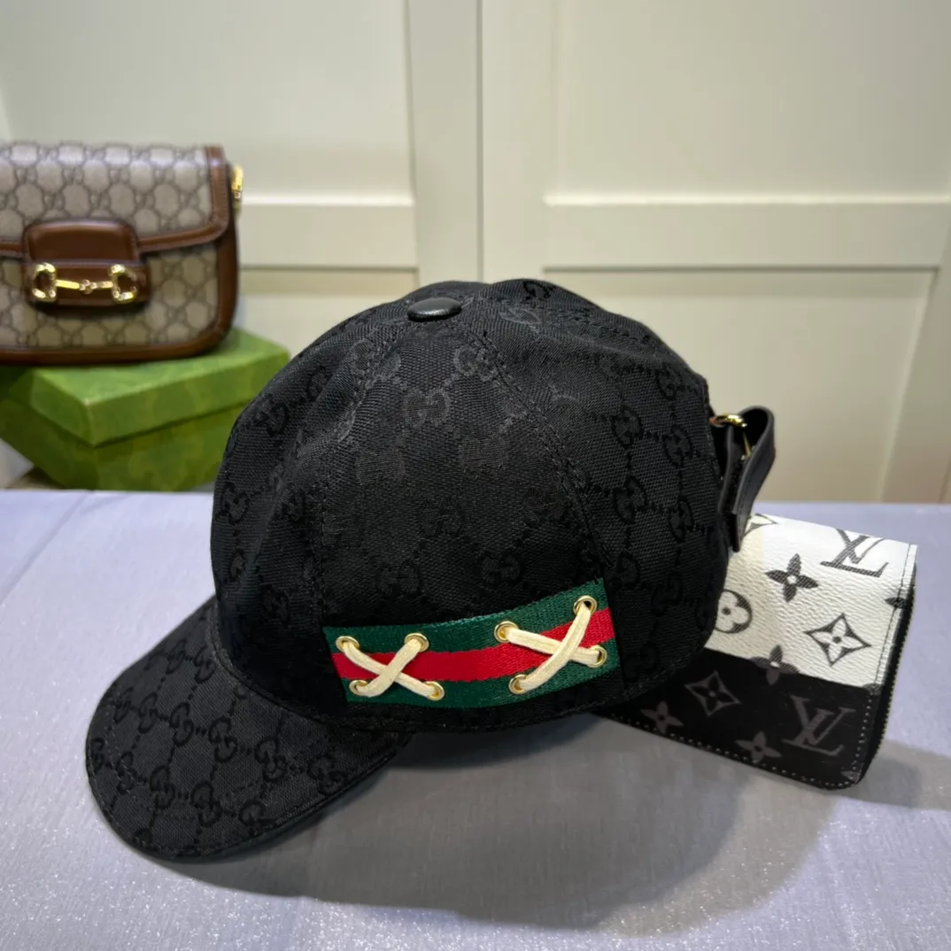 P80💰Gucci (Gucci) classic original baseball cap, steel buckle woven rope design 1:1 mold customization, original canvas + first layer of cowhide, full of heroism, excellent quality! Pure cotton lining, basic head circumference 56cm, adjustable patches.