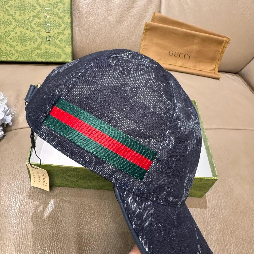 p90., Gucci (Gucci) new original baseball cap, GG denim baseball cap, the latest model at the counter, 1:1 mold customization, genuine mold hardware, original canvas fabric + first-layer cowhide, original quality! The quality is great, the basic head circumference is 56cm, and the patch is adjustable.