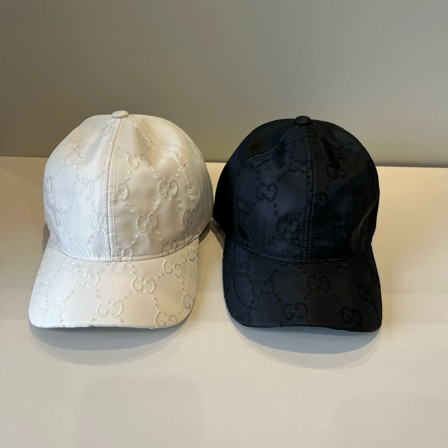 P60 Gucci Baseball Cap♥️GUCCI🧢New product from the official website, baseball cap, original quality, very popular 🔥🎩 The craftsmanship is very exquisite, high-end and classy! Low-key luxury, easy to carry! Running volume!
