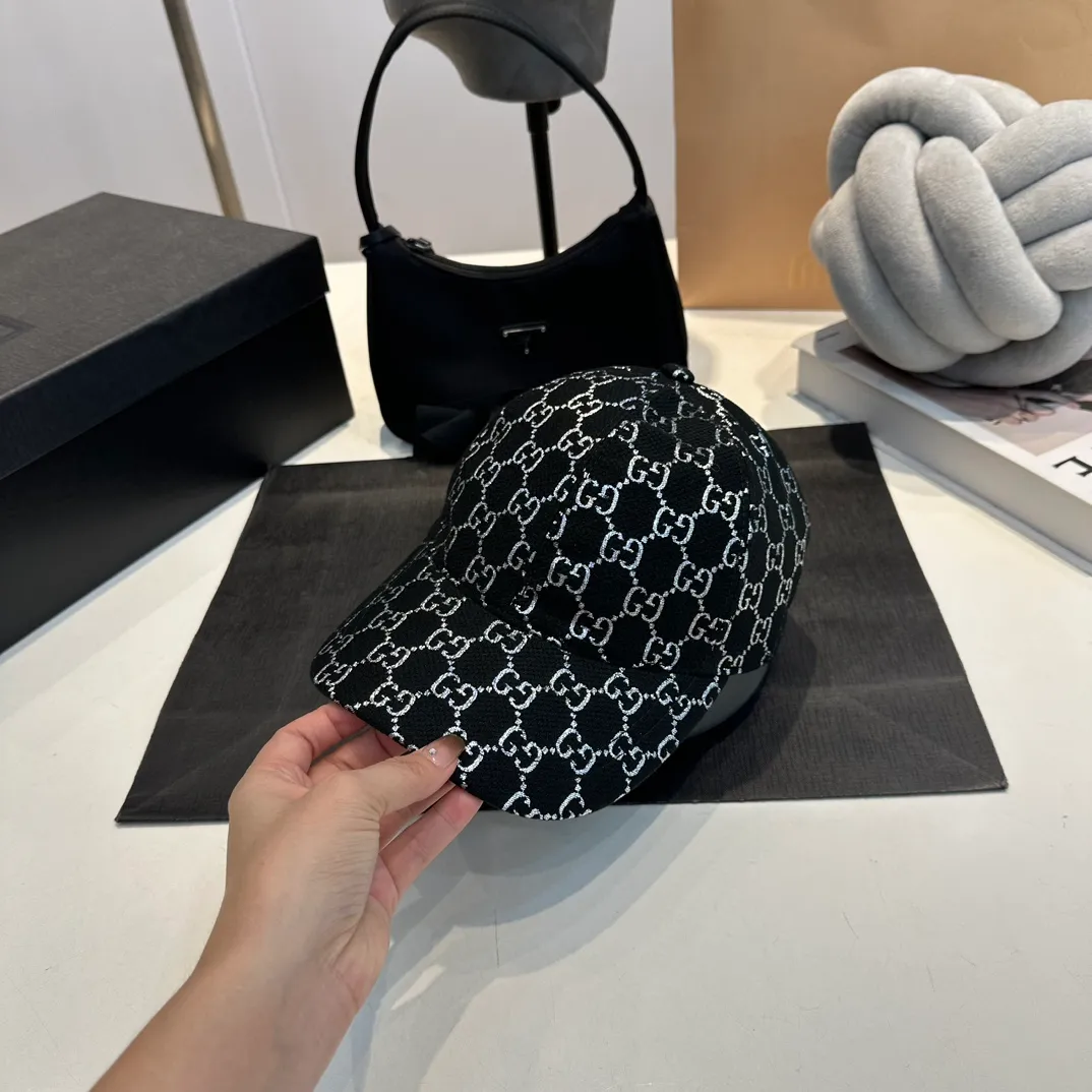 P70 Gucci baseball cap♥️GUCCI🧢New product from the official website, baseball cap, original quality, very popular 🔥🎩 The craftsmanship is very exquisite, high-end and classy! Low-key luxury, easy to carry! Running volume!