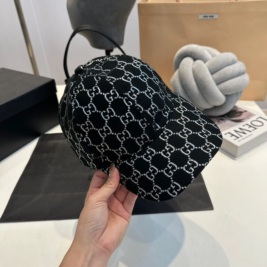 P70 Gucci baseball cap♥️GUCCI🧢New product from the official website, baseball cap, original quality, very popular 🔥🎩 The craftsmanship is very exquisite, high-end and classy! Low-key luxury, easy to carry! Running volume!