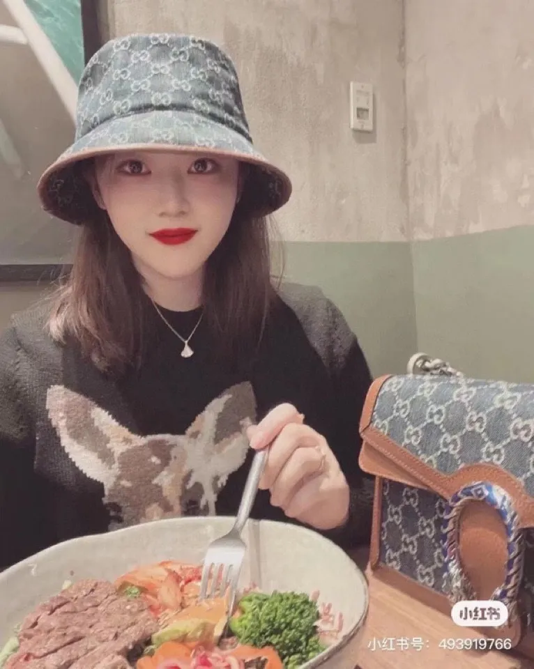 Special batch 🉐90💰 👒Gucci👒 Synchronized with Gucci official website, simple and elegant fisherman hat with precision embroidery, comfortable and breathable, super good quality, playful style is very age-reducing👍