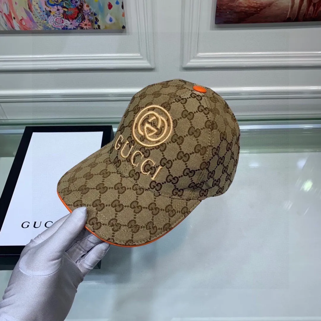 🉐100 Comes with box bag, new Gucci original baseball cap, GUCCI embroidery, 1:1 mold customization, heavy gold thread embroidery, details comparable to those of counters, original canvas fabric + first-layer cowhide, excellent quality! The first choice for handsome men and beautiful women, fashionable and versatile. The basic head circumference is 56cm, and the patch is adjustable.
