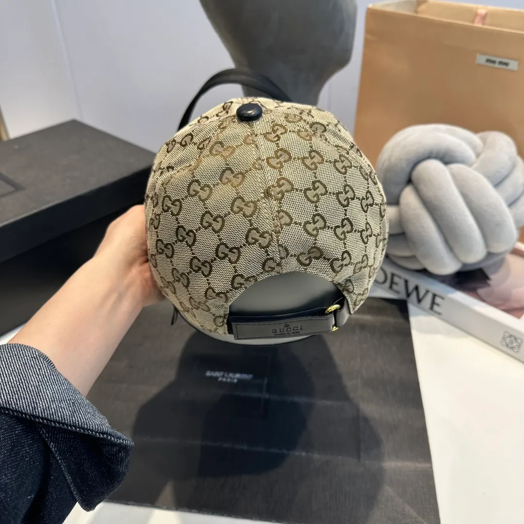 P60 Gucci (Gucci) classic original baseball cap😍Customized with 1:1 mold opening at the counter, the highest version, the original canvas is light and breathable! Photographed in real life, suitable for men and women in all seasons, basic head circumference 56cm, adjustable patches.