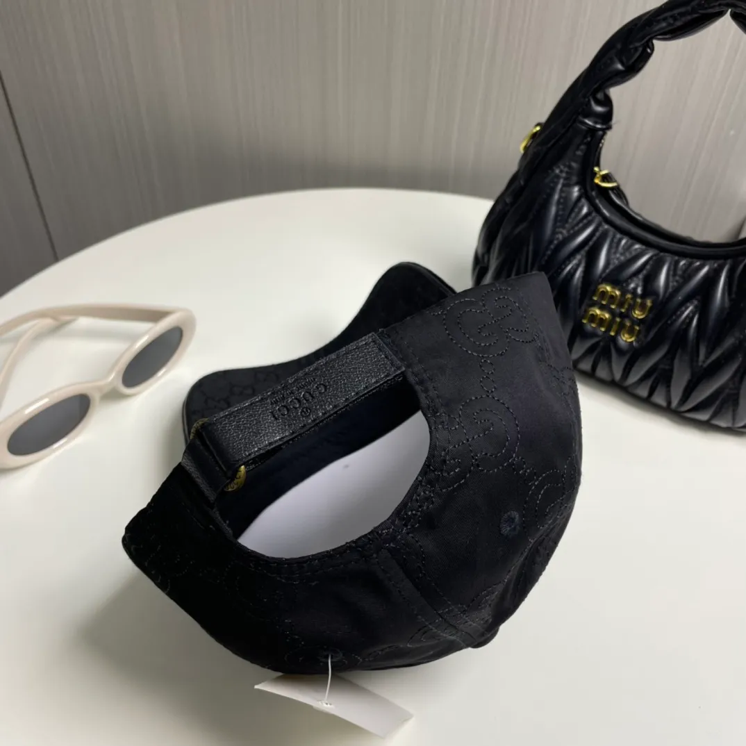 P66 Gucci new original baseball cap 🧢, exquisite and pure, stylish and stylish, cool and fashionable, out of stock at the counter, popular, great quality