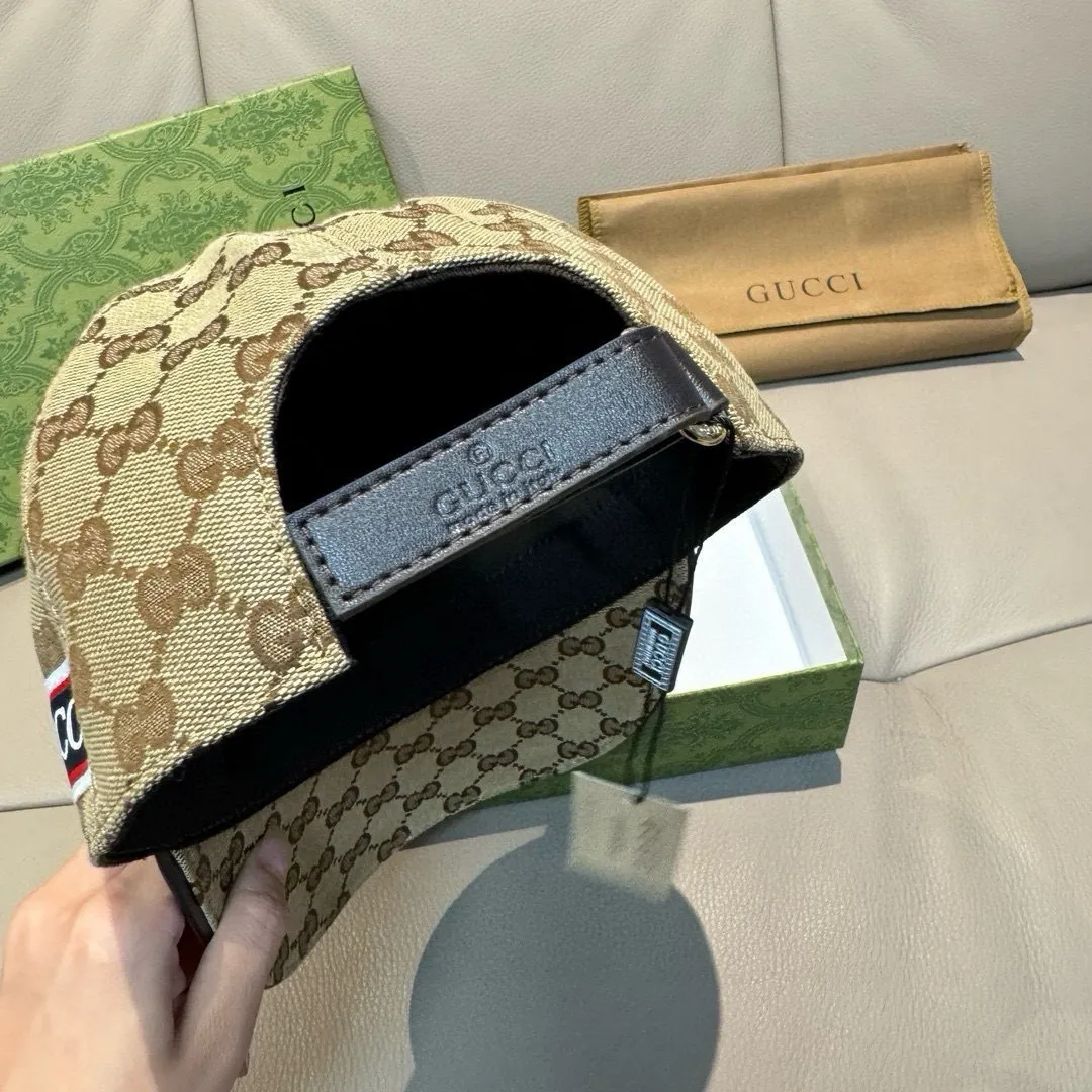 p90., Gucci's new original baseball cap, logo webbing, 1:1 mold opening and customization at the counter, original canvas fabric + first-layer cowhide, light and breathable! The basic head circumference is 56cm, and the patch is adjustable.
