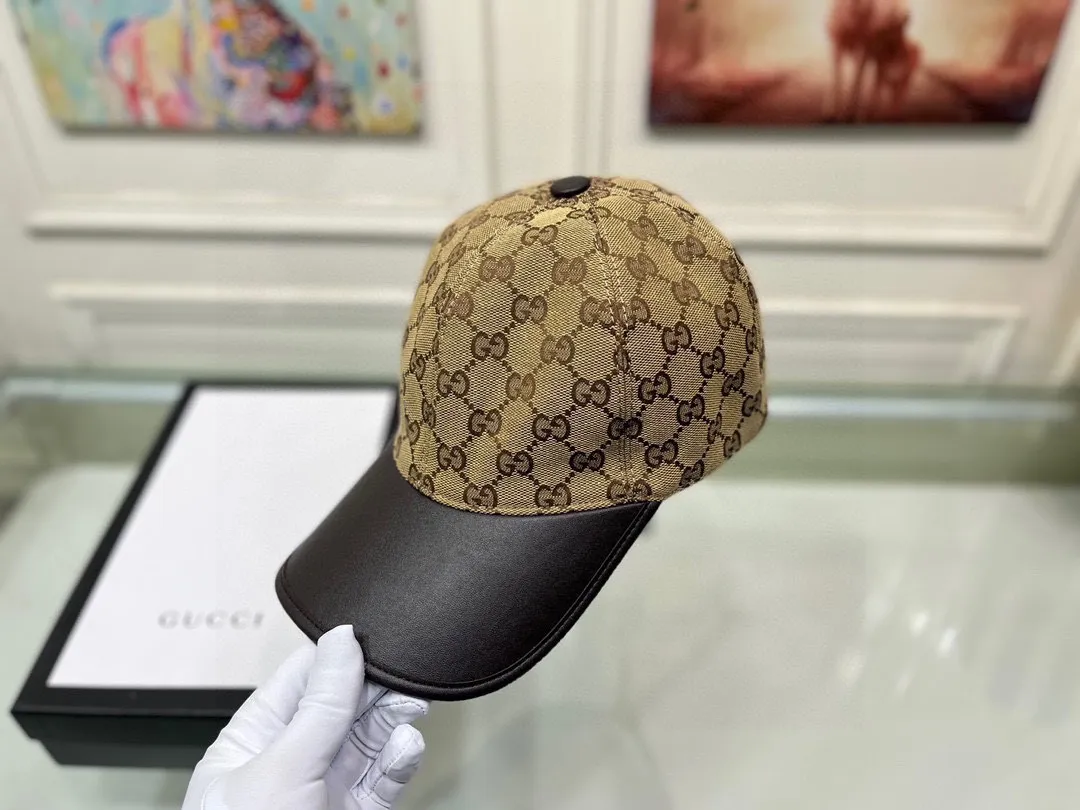 Batch 90, Gucci (Gucci) new original baseball cap, canvas and leather, best-selling model at the counter, 1:1 mold customization, original canvas fabric + first-layer cowhide, fashionable and handsome! The quality is great, the basic head circumference is 56cm, and the patch is adjustable.