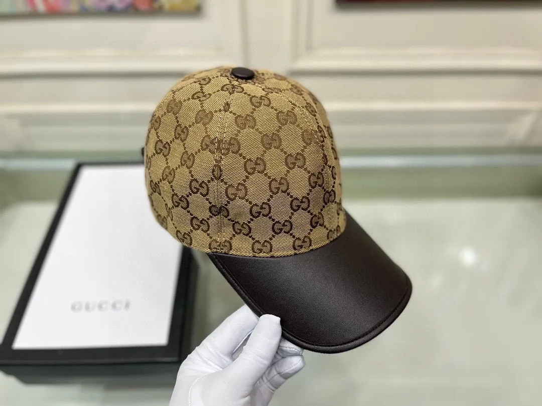 Batch 90, Gucci (Gucci) new original baseball cap, canvas and leather, best-selling model at the counter, 1:1 mold customization, original canvas fabric + first-layer cowhide, fashionable and handsome! The quality is great, the basic head circumference is 56cm, and the patch is adjustable.