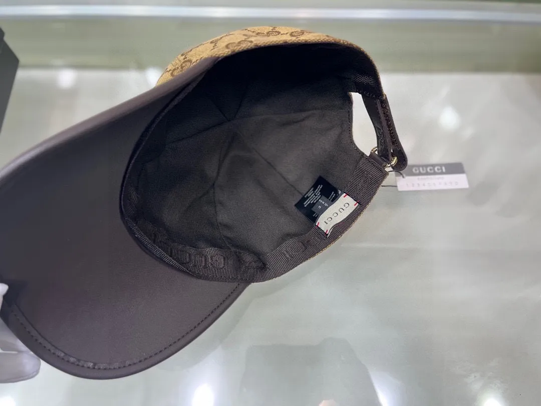 Batch 90, Gucci (Gucci) new original baseball cap, canvas and leather, best-selling model at the counter, 1:1 mold customization, original canvas fabric + first-layer cowhide, fashionable and handsome! The quality is great, the basic head circumference is 56cm, and the patch is adjustable.