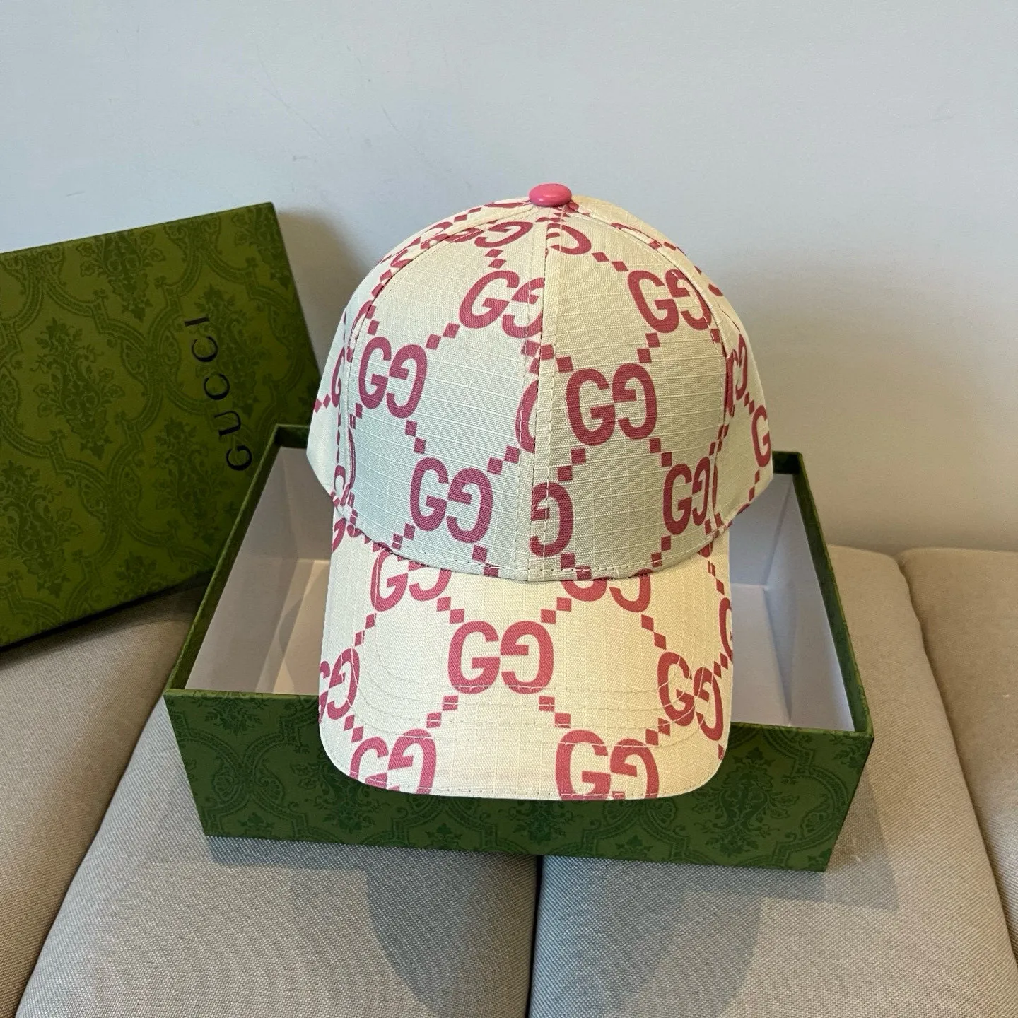 P60 Gucci Baseball Cap♥️GUCCI🧢New product from the official website, baseball cap, original quality, very popular 🔥🎩 The craftsmanship is very exquisite, high-end and classy! Low-key luxury, easy to carry! Running volume!