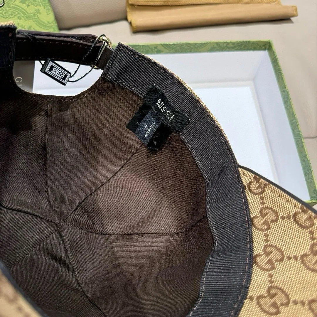 p90, the latest collaboration model of NY&Gucci (Gucci), original baseball cap, 1:1 mold customization, details comparable to those at the counter, original canvas fabric + first-layer cowhide, excellent quality! The first choice for handsome men and beautiful women, fashionable and versatile. The basic head circumference is 56cm, and the patch is adjustable.