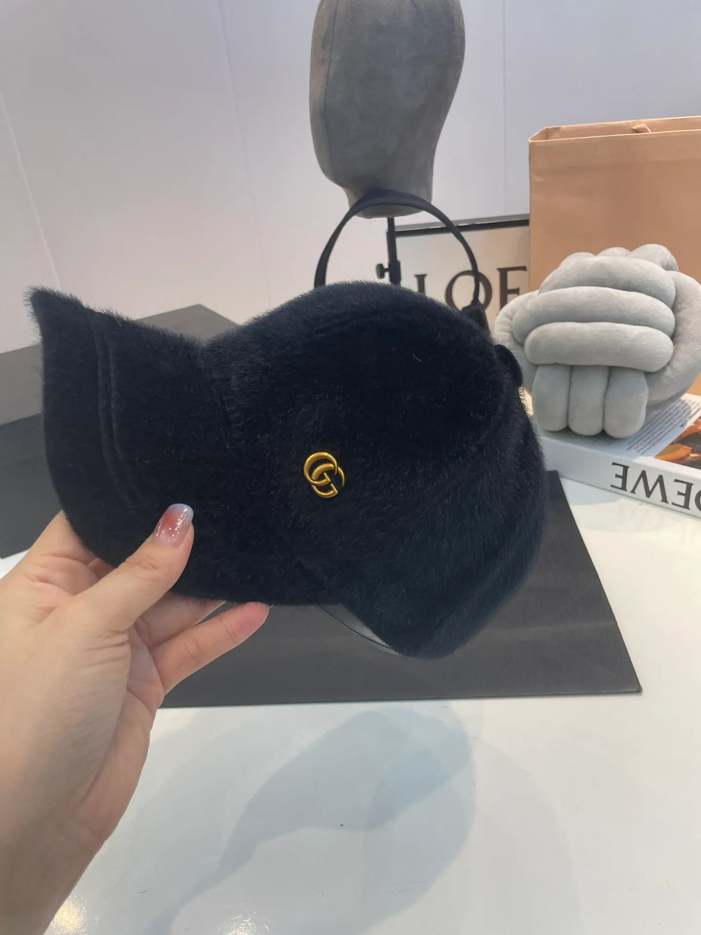 P60 Gucci's new mink velvet baseball cap, tall mink fur, feels great... there's no reason not to like it