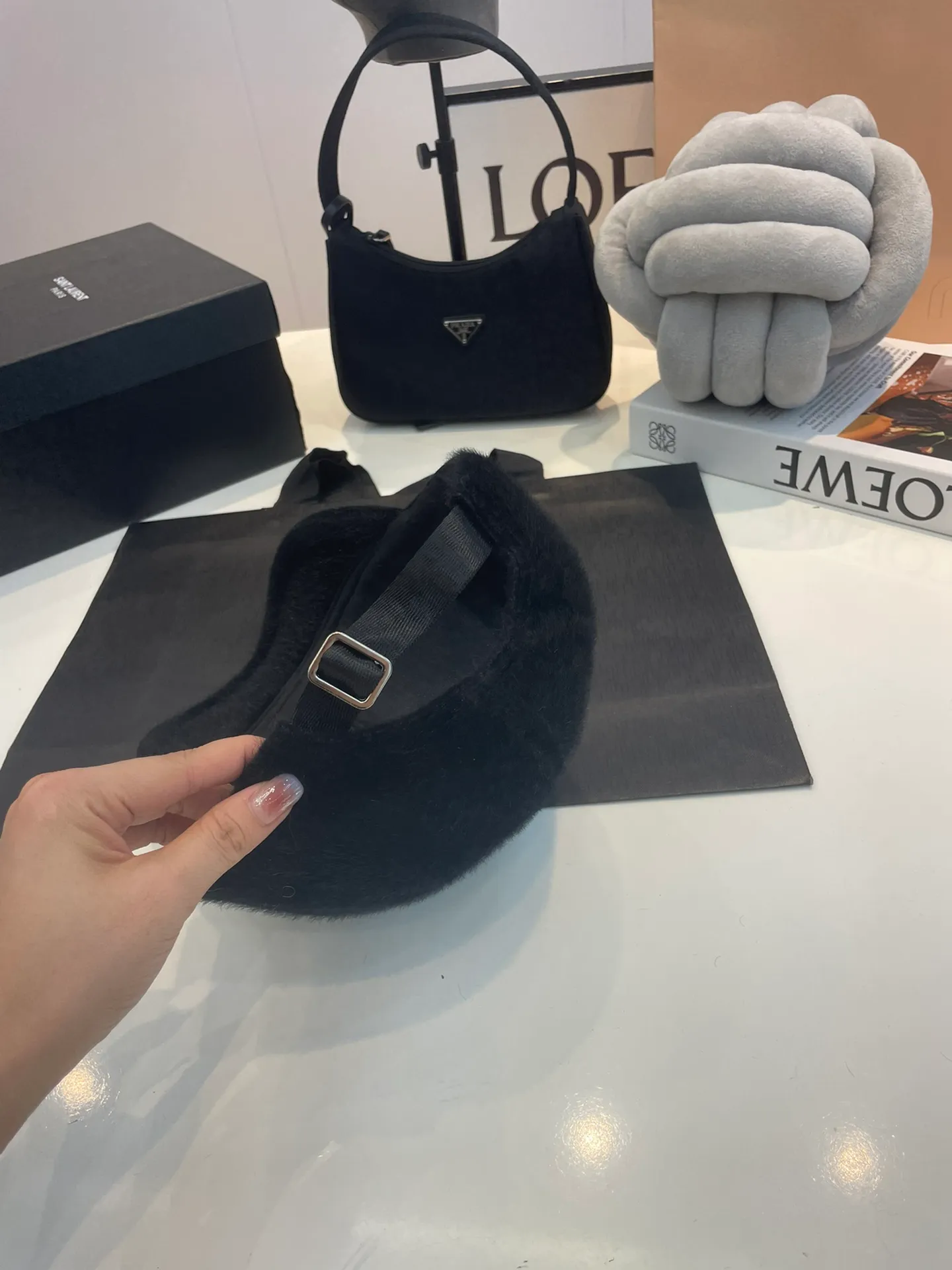 P60 Gucci's new mink velvet baseball cap, tall mink fur, feels great... there's no reason not to like it