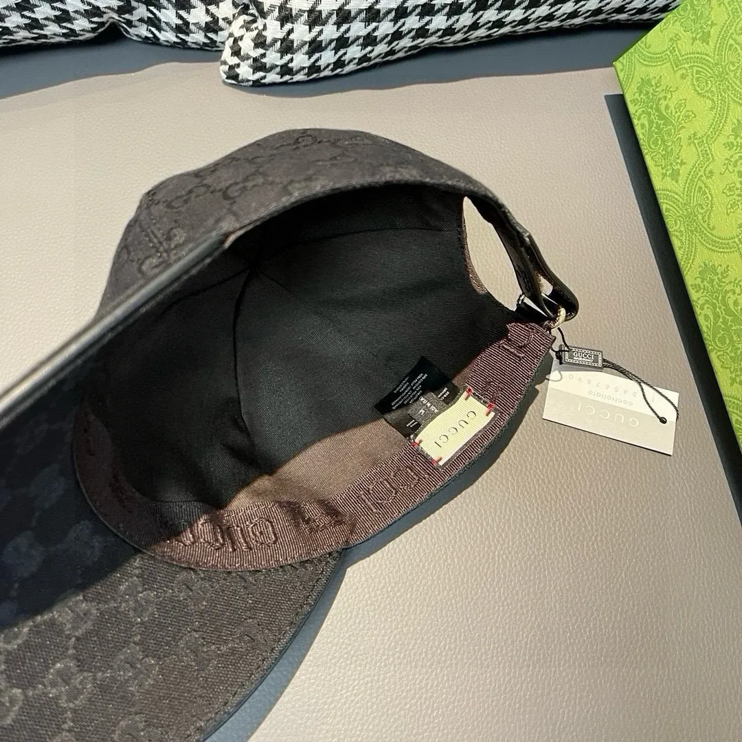 Batch of 900,000-year-old classic models shipped! Gucci (Gucci) classic original baseball cap 😍😍Customized at the 1:1 counter mold, the highest version, original canvas + first-layer cowhide, light and breathable! Photographed in real life, suitable for men and women in all seasons, basic head circumference 56cm, adjustable patches.
