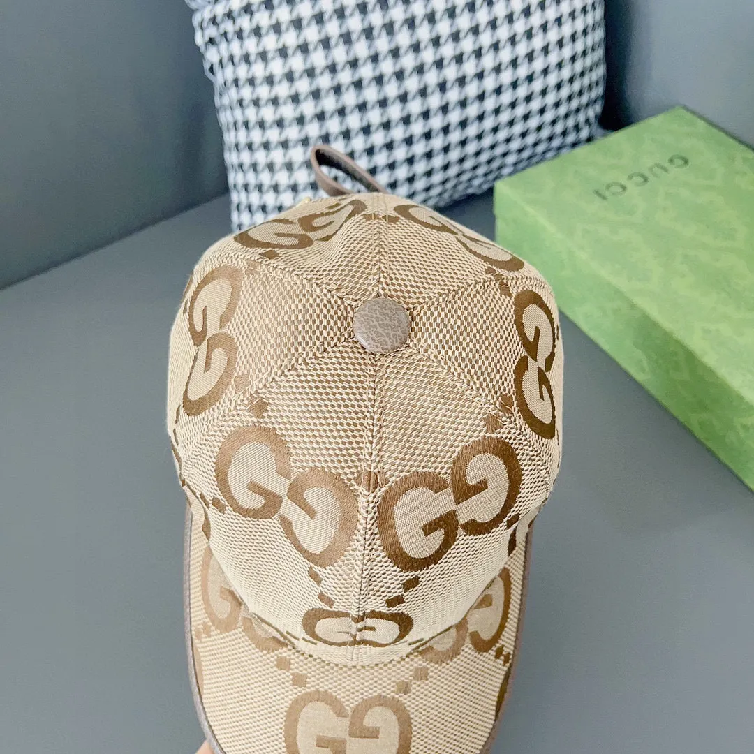 Batch 90, Gucci's new original baseball cap, large double G, 1:1 mold opening and customization at the counter, original canvas fabric + first-layer cowhide, light and breathable! The basic head circumference is 56cm, and the patch is adjustable.
