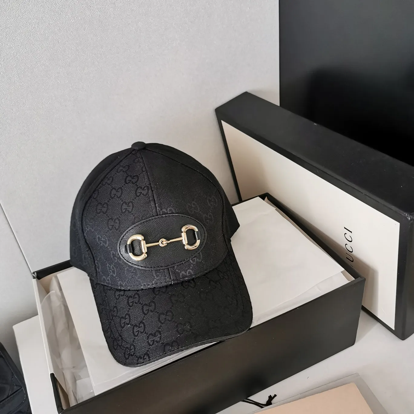 p80 gucci eternal classic baseball cap. The old pattern color is always so attractive and practical. Canvas material ➕ first-layer cowhide, light and breathable! Suitable for men and women in all seasons, basic head circumference 56, adjustable patch