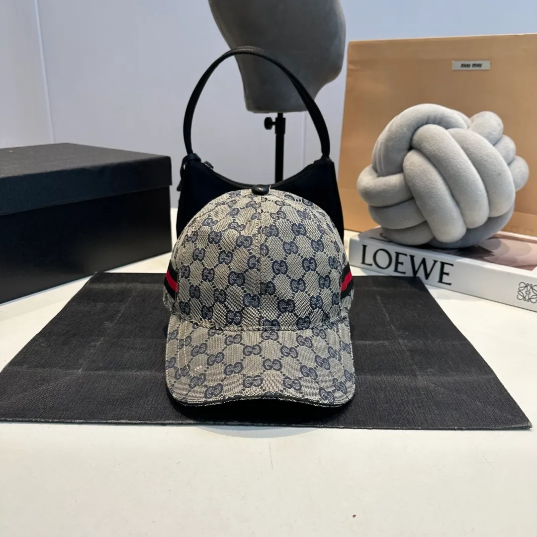 P60 Gucci (Gucci) classic original baseball cap😍Customized with 1:1 mold opening at the counter, the highest version, the original canvas is light and breathable! Photographed in real life, suitable for men and women in all seasons, basic head circumference 56cm, adjustable patches.