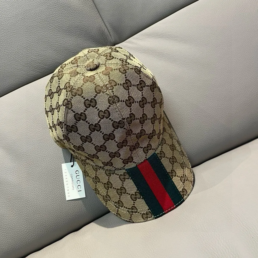 P90 new model is shipped! , Gucci (Gucci) latest original baseball cap, wide webbing. 1:1 mold opening and customization at the counter, the highest version, original canvas fabric + first-layer cowhide, light and breathable! Photographed in real life, suitable for men and women in all seasons, basic head circumference 56cm, adjustable patches.