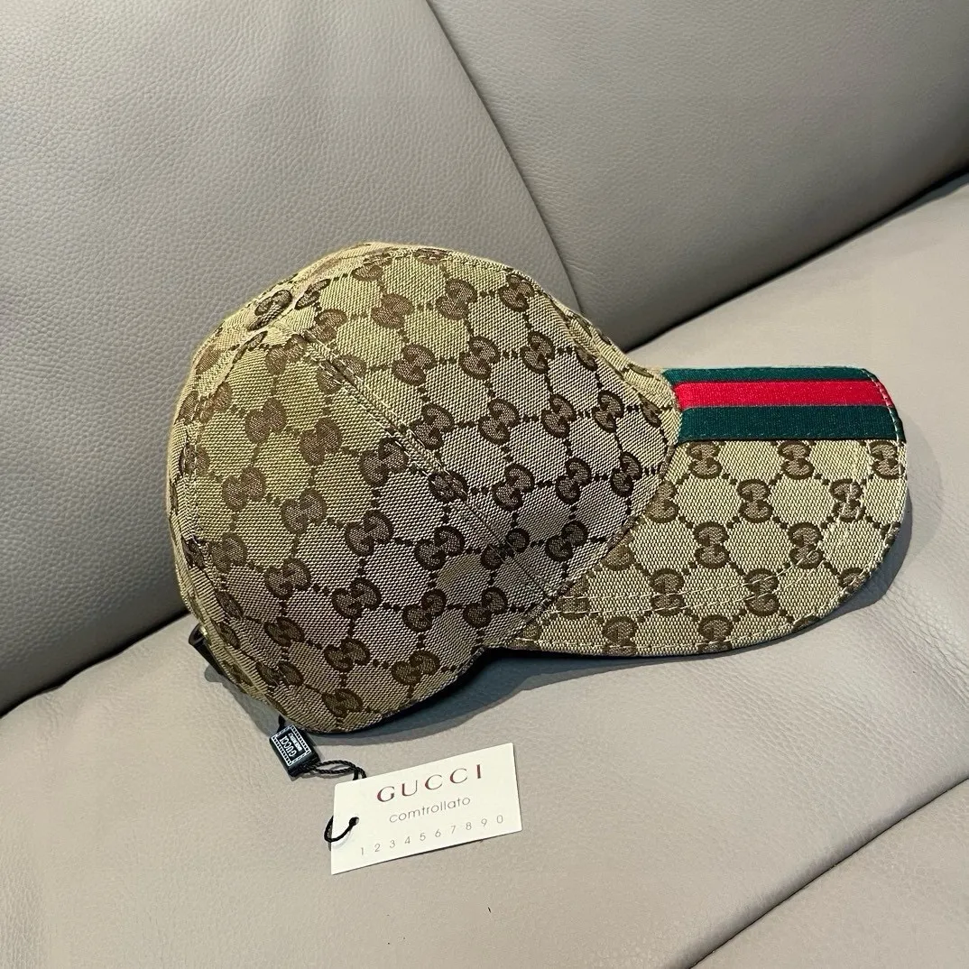 P90 new model is shipped! , Gucci (Gucci) latest original baseball cap, wide webbing. 1:1 mold opening and customization at the counter, the highest version, original canvas fabric + first-layer cowhide, light and breathable! Photographed in real life, suitable for men and women in all seasons, basic head circumference 56cm, adjustable patches.