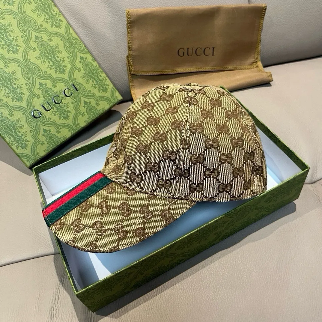 P90 new model is shipped! , Gucci (Gucci) latest original baseball cap, wide webbing. 1:1 mold opening and customization at the counter, the highest version, original canvas fabric + first-layer cowhide, light and breathable! Photographed in real life, suitable for men and women in all seasons, basic head circumference 56cm, adjustable patches.