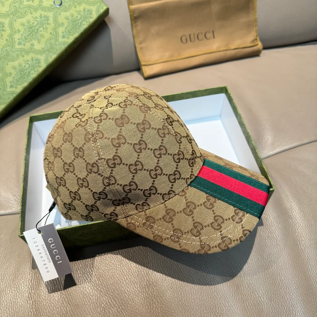 P90 original version shipped!   , Gucci (Gucci) latest original baseball cap, wide webbing. 1:1 mold opening and customization at the counter, the highest version, original canvas fabric + first-layer cowhide, light and breathable! Photographed in real life, suitable for men and women in all seasons, basic head circumference 56cm, adjustable patches.