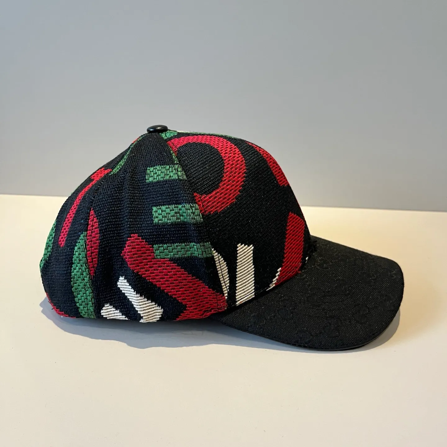 P60 Gucci Baseball Cap♥️GUCCI🧢New product from the official website, baseball cap, original quality, very popular 🔥🎩 The craftsmanship is very exquisite, high-end and classy! Low-key luxury, easy to carry! Running volume!