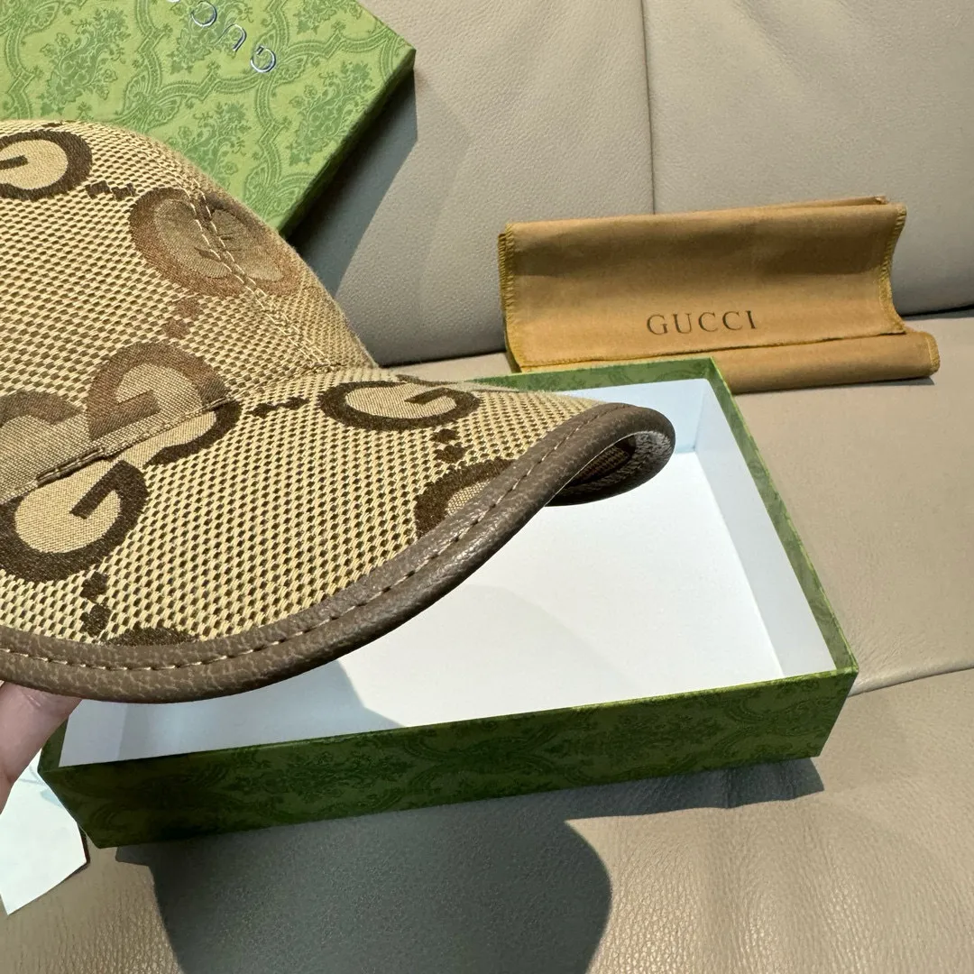 p90., Gucci Gucci's new original baseball cap, large double G, 1:1 mold opening and customization at the counter, original canvas fabric + first-layer cowhide, light and breathable! The basic head circumference is 56cm, and the patch is adjustable.
