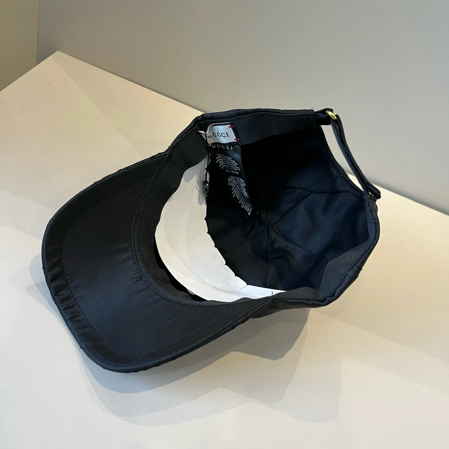 P60 Gucci Baseball Cap♥️GUCCI🧢New product from the official website, baseball cap, original quality, very popular 🔥🎩 The craftsmanship is very exquisite, high-end and classy! Low-key luxury, easy to carry! Running volume!