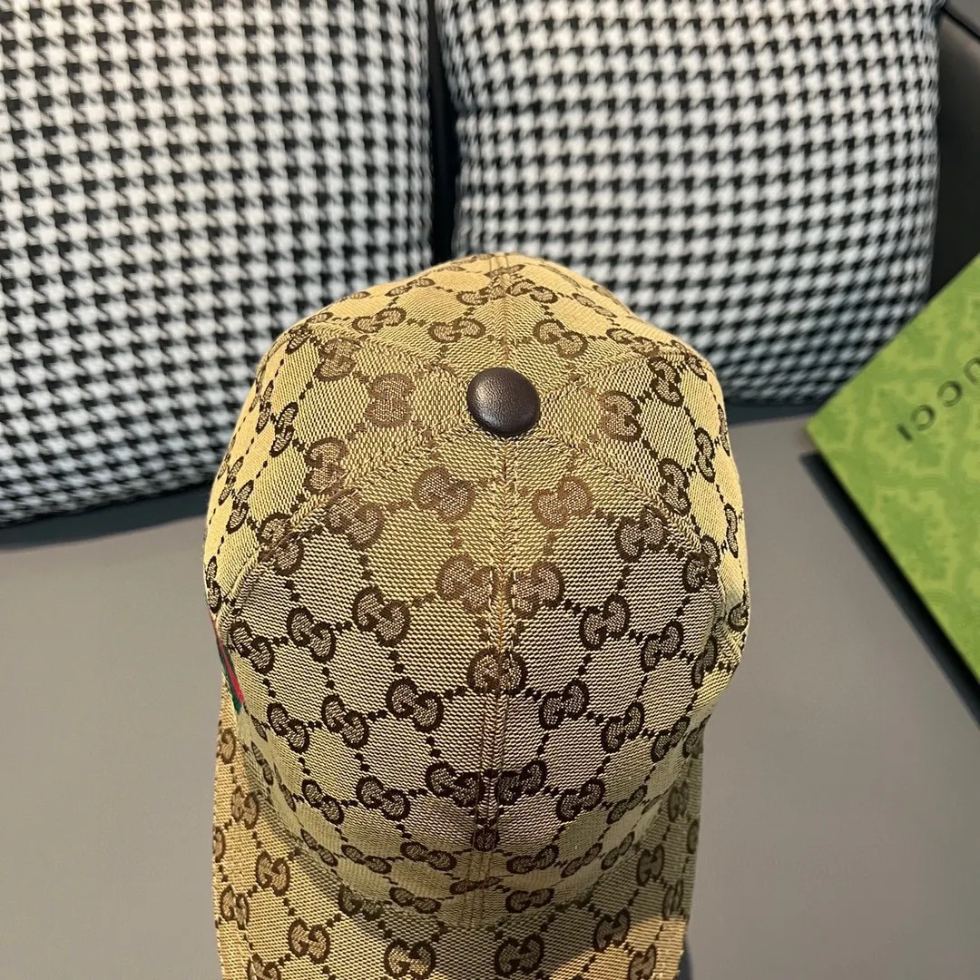 🉐️900,000-year-old classic model shipped! Comes with a box bag, a Gucci (Gucci) classic original baseball cap😍😍Little Bee, 1:1 mold opening and customization at the counter, the highest version, original canvas + first-layer cowhide, pure cotton lining, light and breathable! Photographed in real life, suitable for men and women in all seasons, basic head circumference 56cm, adjustable patches.