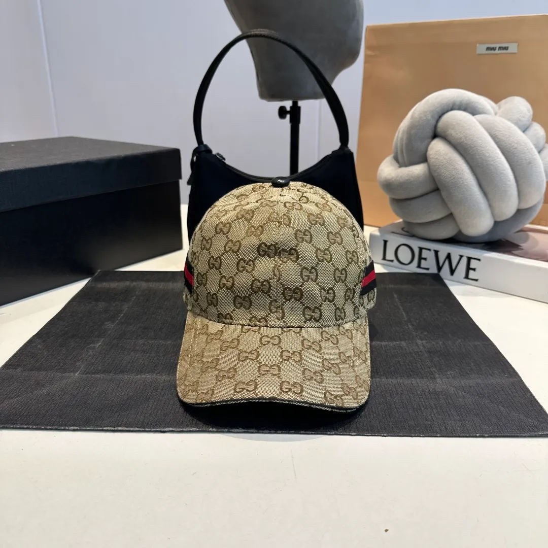 P60 Gucci (Gucci) classic original baseball cap😍Customized with 1:1 mold opening at the counter, the highest version, the original canvas is light and breathable! Photographed in real life, suitable for men and women in all seasons, basic head circumference 56cm, adjustable patches.