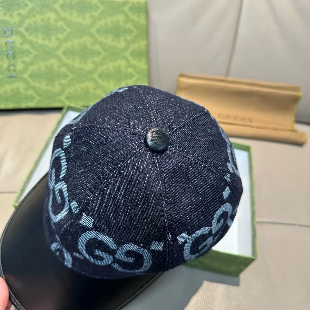 P90, Gucci (Gucci) new original baseball cap, large double G leather, best-selling model at the counter, 1:1 mold customization, original canvas fabric + first-layer cowhide, fashionable and handsome! The quality is great, the basic head circumference is 56cm, and the patch is adjustable.