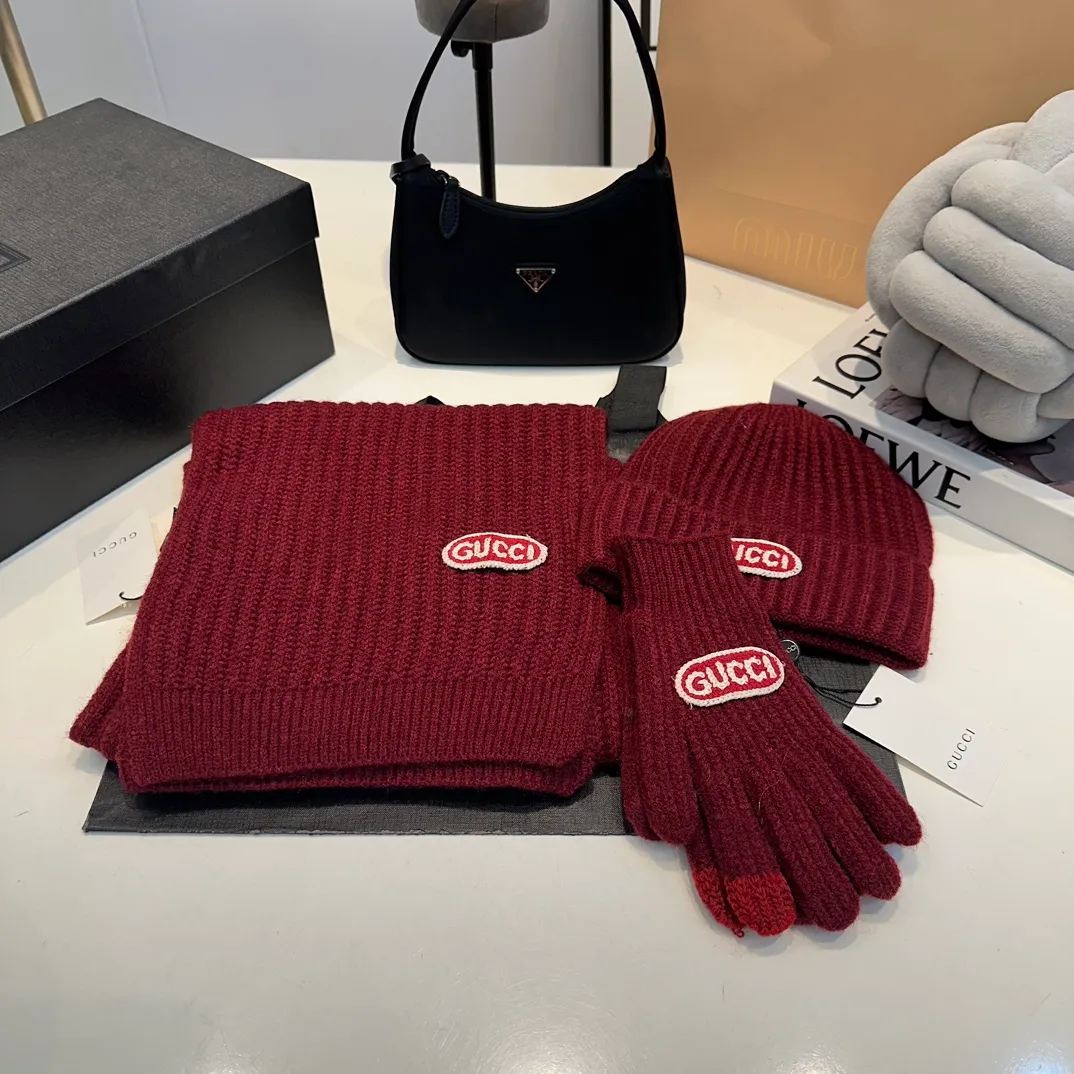 P180 Gucci three-piece set👏rabbit wool + cashmere knitted scarf and hat set, warm and fashionable, comfortable and soft texture, versatile style💑unisex, couple style