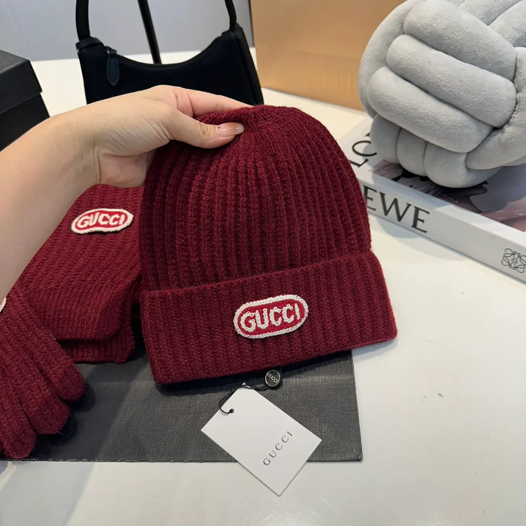 P180 Gucci three-piece set👏rabbit wool + cashmere knitted scarf and hat set, warm and fashionable, comfortable and soft texture, versatile style💑unisex, couple style
