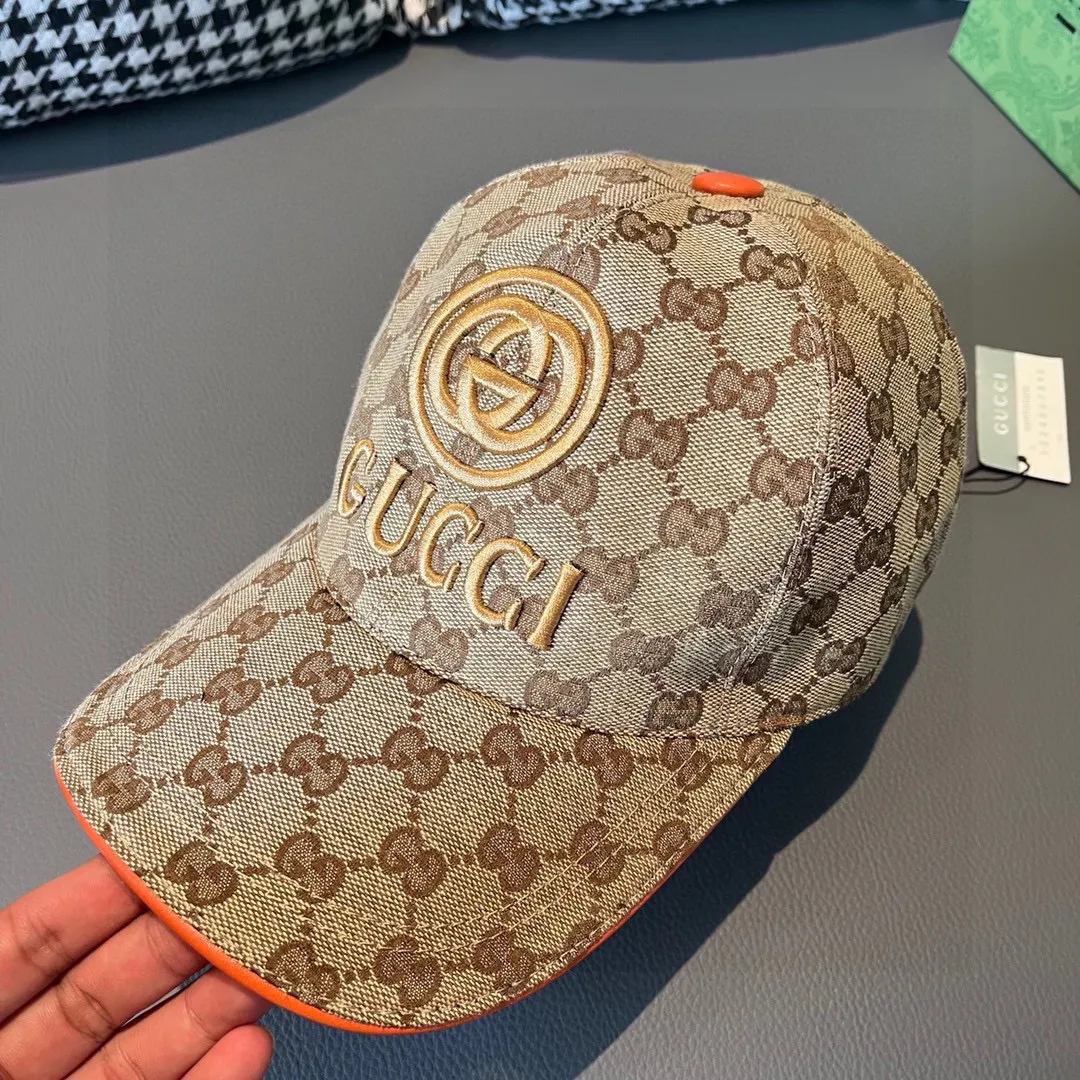🉐️90, Gucci (Gucci) new original baseball cap, GUCCI embroidery, 1:1 mold customization, heavy gold thread embroidery, details comparable to counters, original canvas + first-layer cowhide, excellent quality! The first choice for handsome men and beautiful women, fashionable and versatile. The basic head circumference is 56cm, and the patch is adjustable.