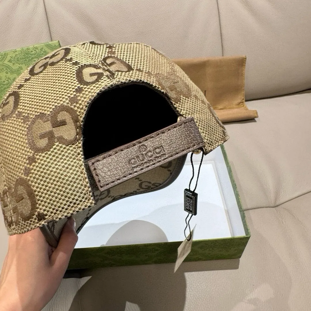P90., Gucci (Gucci) new original baseball cap, Gucci hot stamping, the latest model at the counter, 1:1 custom mold opening, genuine mold opening, original canvas fabric + first layer of cowhide, original quality! The quality is great, the basic head circumference is 56cm, and the patch is adjustable.