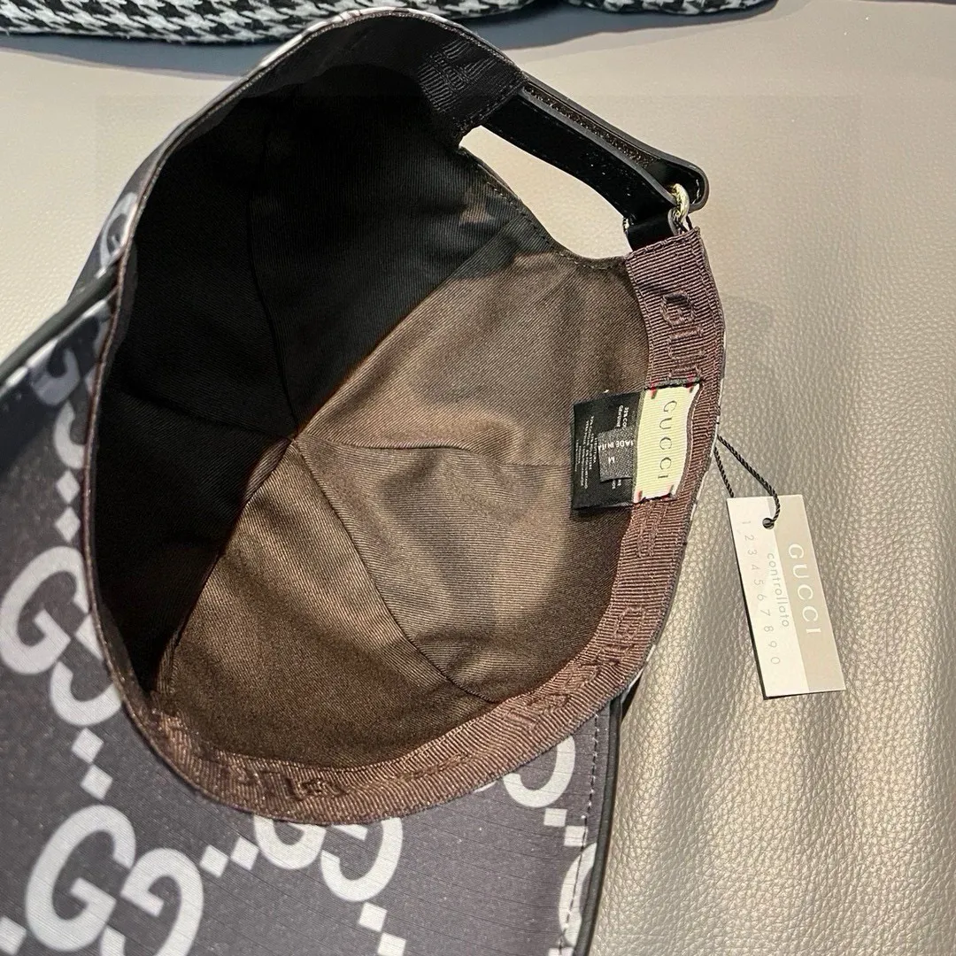 Batch 90, new model shipped from the official website, with packaging bag, Gucci's latest original baseball cap, large double G, 1:1 mold customization at the counter, perfect pattern, original canvas fabric + first-layer cowhide, light and breathable! The basic head circumference is 56cm, and the patch is adjustable.