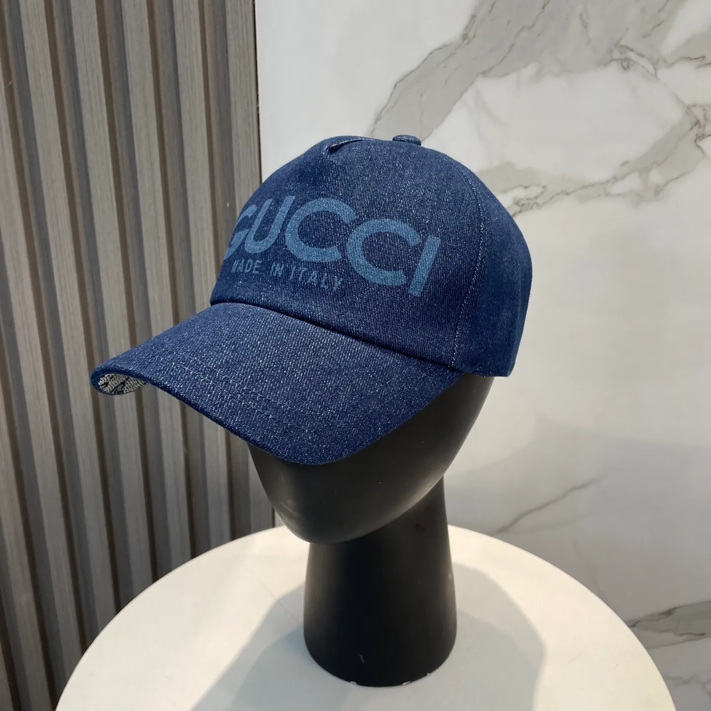 P70 GUCCI 2025 new washed denim baseball cap at the counter, very trendy! Casual and sports style, classic production, super easy to match!