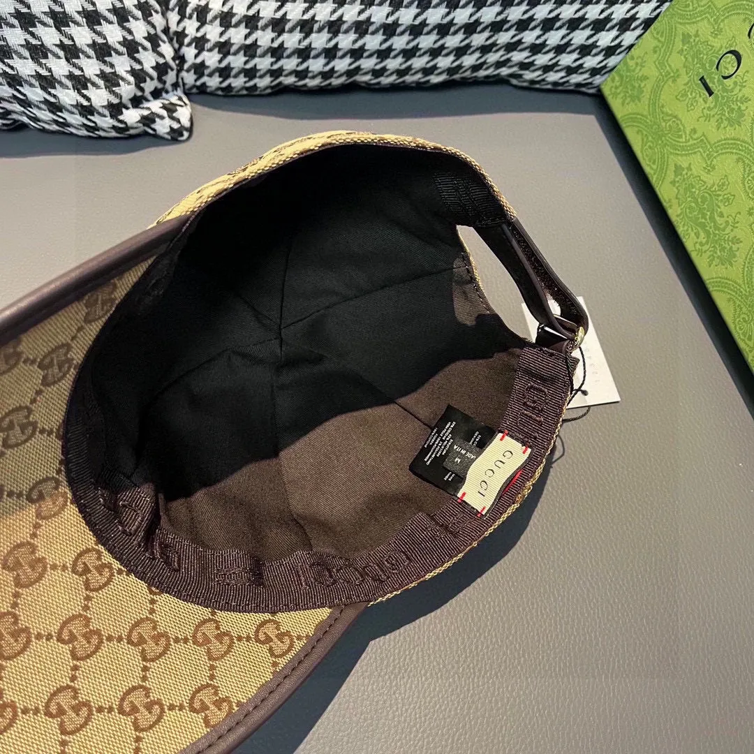 🉐️90 🎗, Gucci (Gucci) classic original baseball cap, small vertical strips of webbing, 1:1 mold customization, original canvas fabric + first layer of cowhide, genuine leather edging, handsome and fashionable, popular for purchasing, versatile style for men and women, great quality! The basic head circumference is 56cm, and the patch is adjustable.