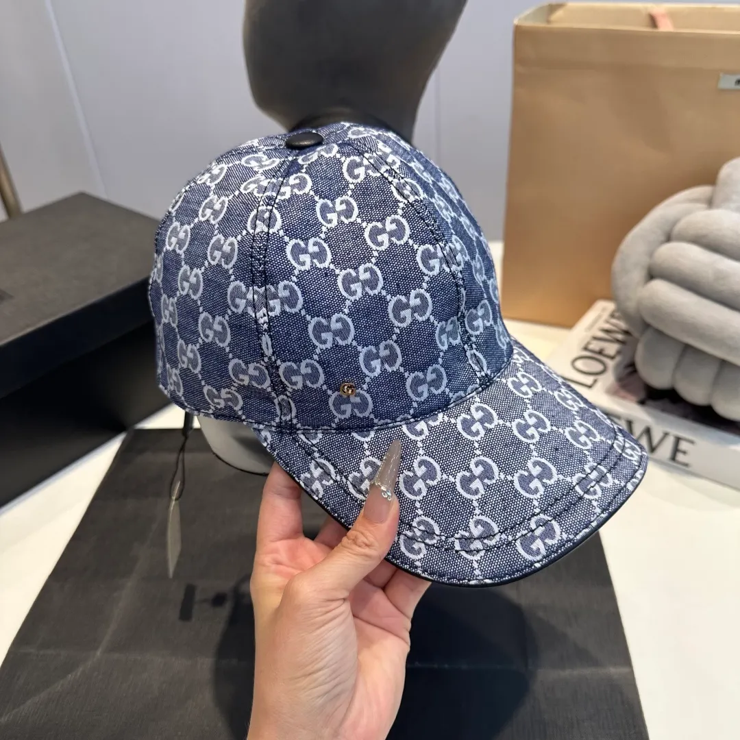 P90 Gucci (Gucci) new original baseball cap, metal small double G, the latest model at the counter, 1:1 mold opening and customization, genuine mold opening hardware, original canvas fabric + first layer of cowhide, original quality! The quality is great, the basic head circumference is 56cm, and the patch is adjustable.