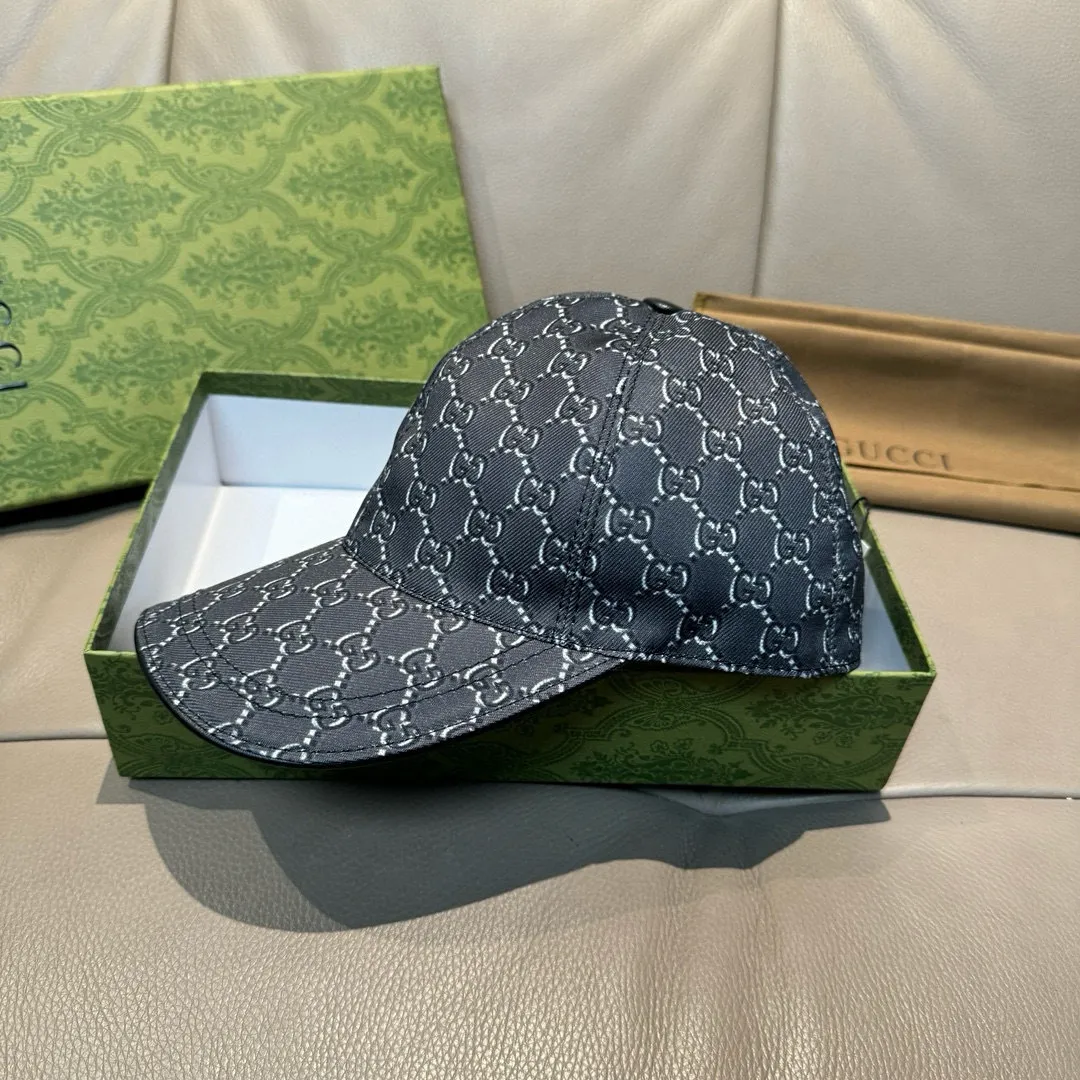 p90, Gucci (Gucci) new original baseball cap, silk screen logo, 1:1 mold opening and customization at the counter, original canvas fabric + first layer of cowhide, pure cotton lining, light and breathable! The quality is great, the basic head circumference is 56cm, and the patch is adjustable.