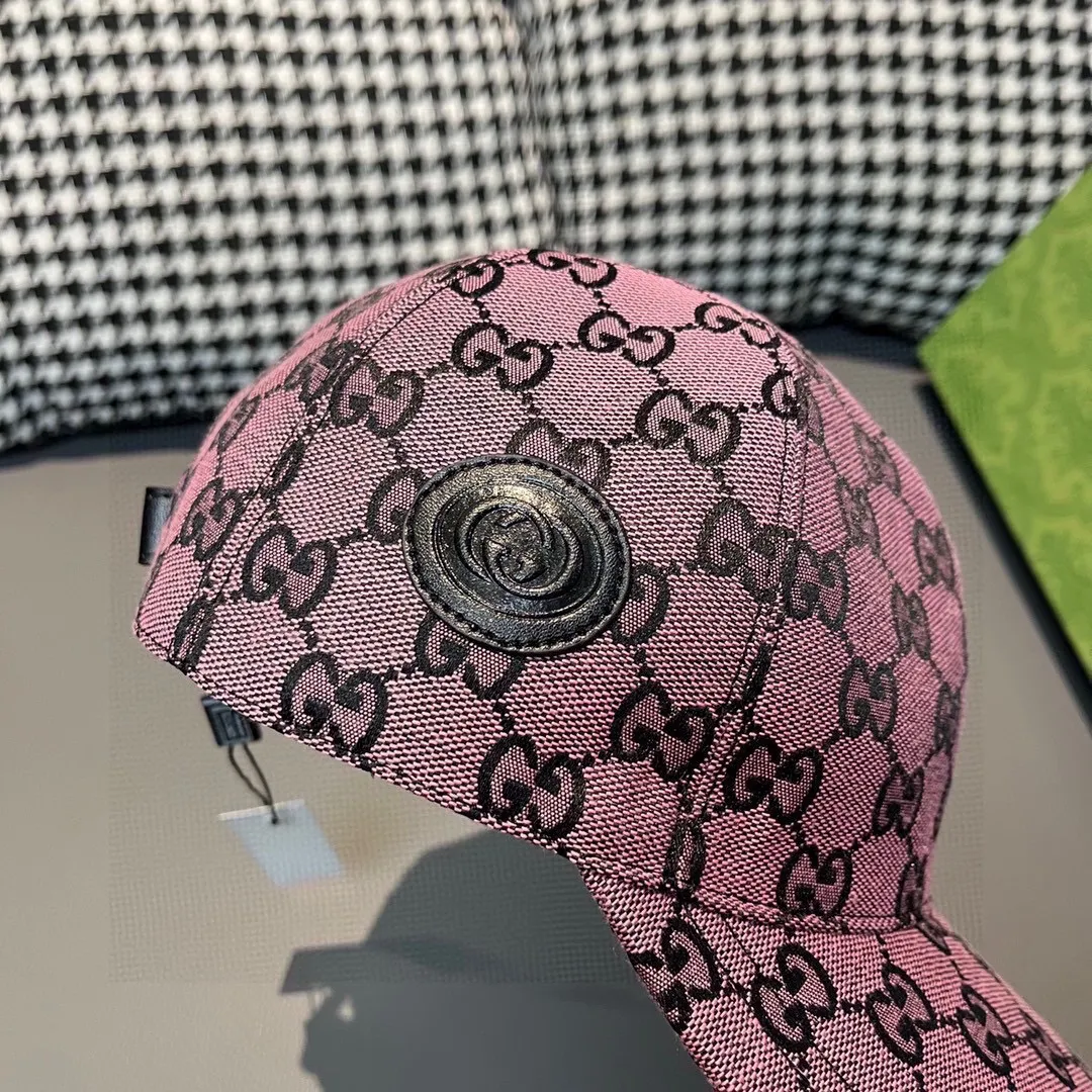 🉐️90, Gucci (Gucci) new original baseball cap, Multicolor series canvas baseball cap! The latest model from the counter, 1:1 genuine mold opening, original canvas fabric + first layer of cowhide, original factory quality! The quality is great, the basic head circumference is 56cm, and the patch is adjustable.