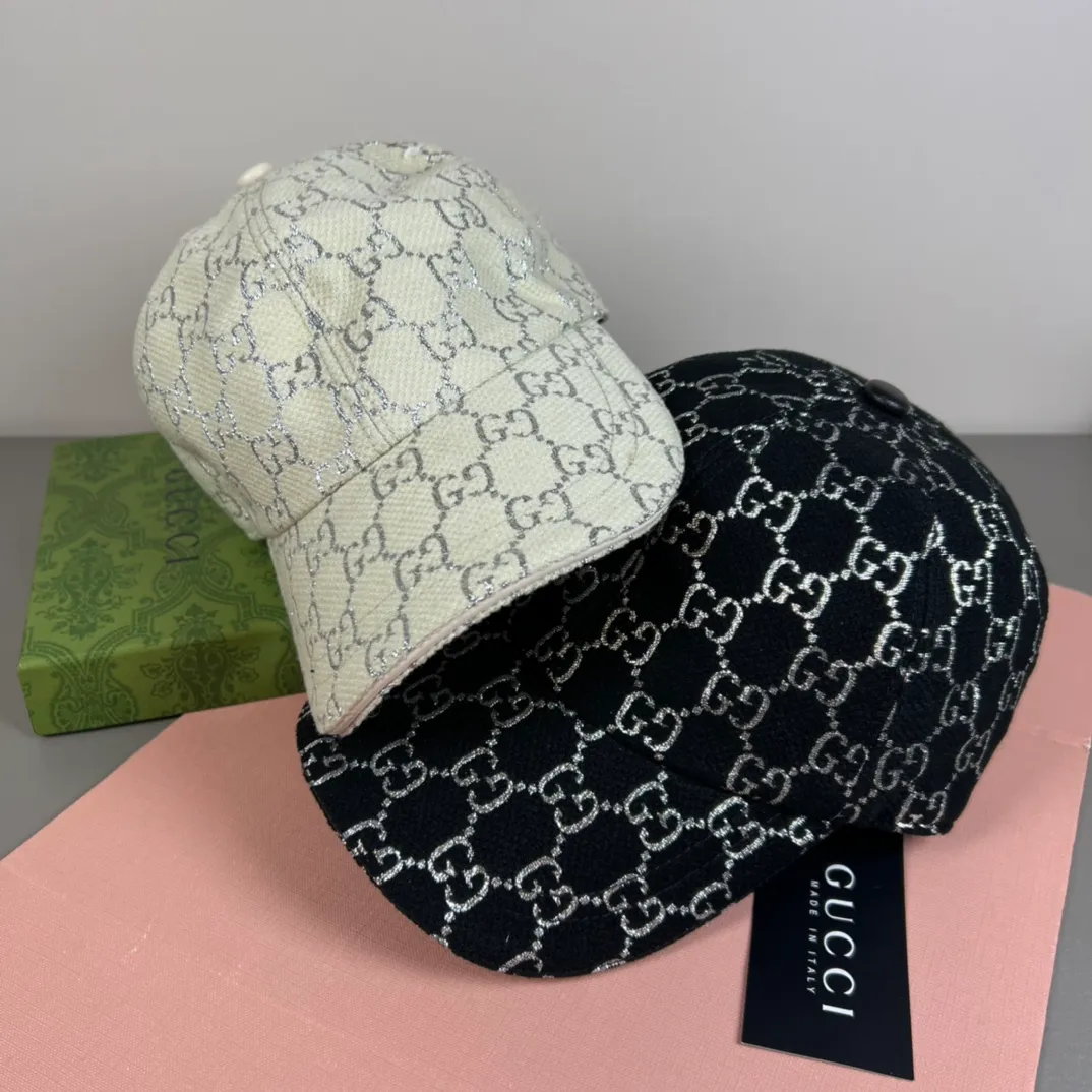 80💰Gucci (Gucci) new original baseball cap, counter purchase quality 1:1 mold customization, genuine mold opening hardware, original canvas fabric + first-layer cowhide, original factory quality! The quality is great and the patch is adjustable. Accurate matching, perfect integration of details and craftsmanship!