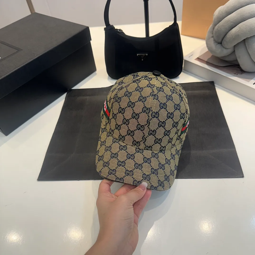 P54 GUCCI Gucci baseball cap👒 The workmanship is very exquisite, high-end and classy! Low-key luxury, easy to carry!