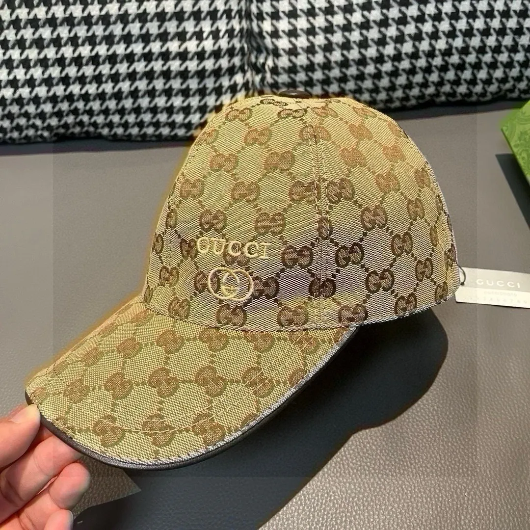 P900,000 classic model shipped! ,, Gucci (Gucci) classic original baseball cap 😍😍 small gold embroidery, 1:1 mold opening and customization at the counter, the highest version, original canvas + first-layer cowhide, pure cotton lining, light and breathable! Photographed in real life, suitable for men and women in all seasons, basic head circumference 56cm, adjustable patches.
