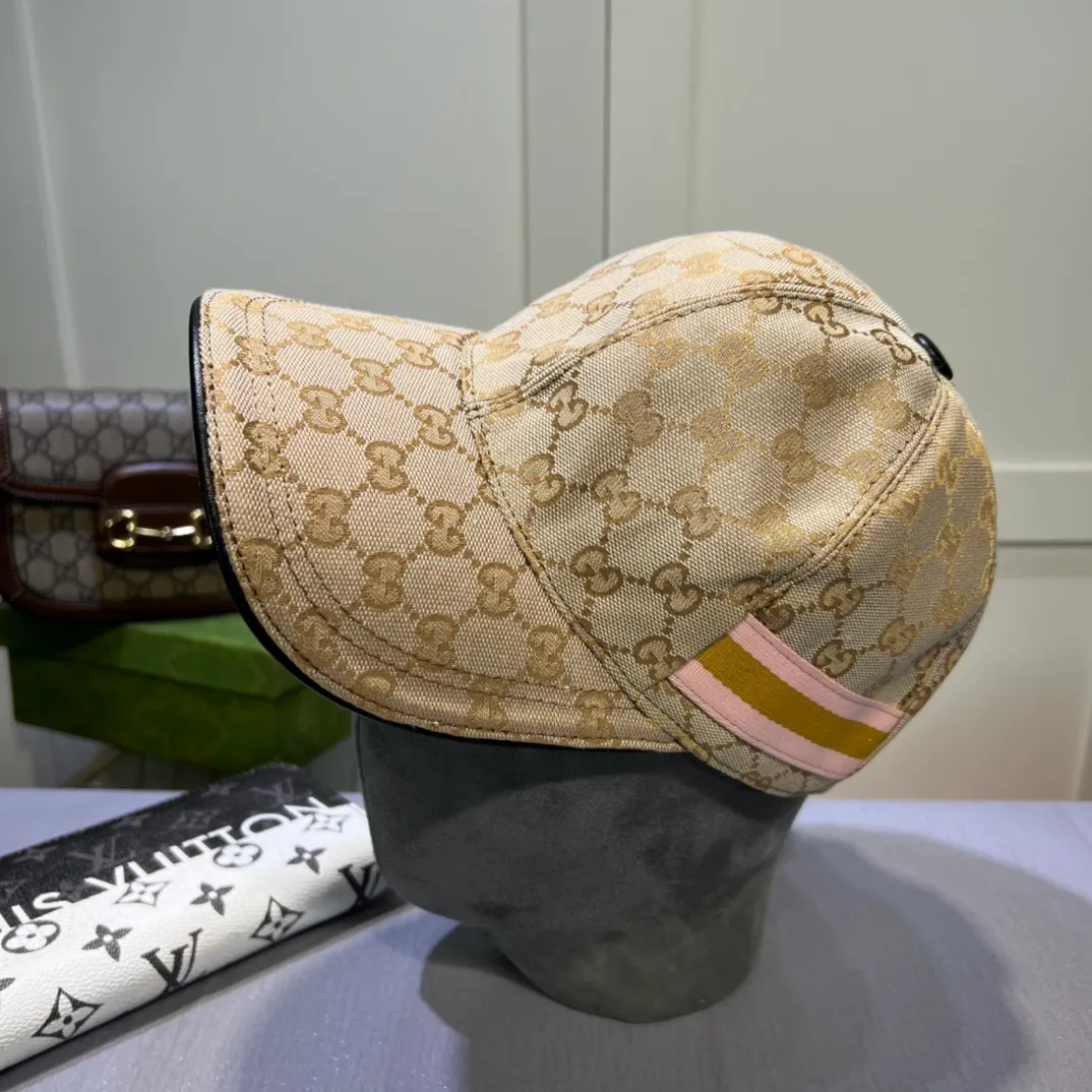 P80💰10,000-year-old classic model shipped! Gucci (Gucci) classic original baseball cap 😍😍Customized at the 1:1 counter mold, the highest version, original canvas + first layer of cowhide, pure cotton lining, light and breathable! Photographed in real life, suitable for men and women in all seasons, basic head circumference 56cm, adjustable patches.