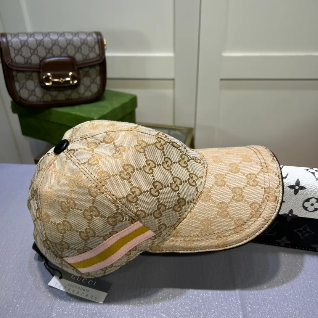 P80💰10,000-year-old classic model shipped! Gucci (Gucci) classic original baseball cap 😍😍Customized at the 1:1 counter mold, the highest version, original canvas + first layer of cowhide, pure cotton lining, light and breathable! Photographed in real life, suitable for men and women in all seasons, basic head circumference 56cm, adjustable patches.