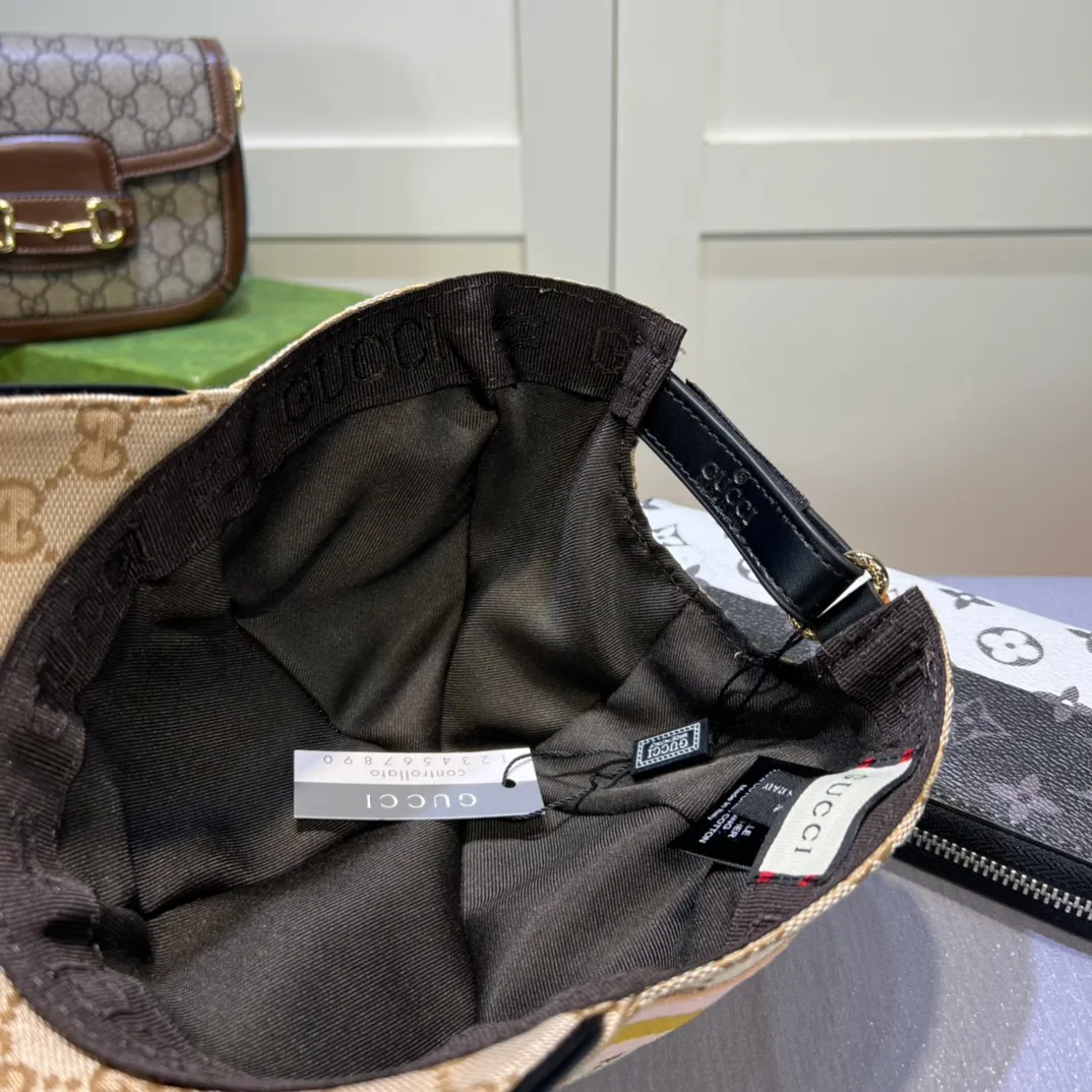 P80💰10,000-year-old classic model shipped! Gucci (Gucci) classic original baseball cap 😍😍Customized at the 1:1 counter mold, the highest version, original canvas + first layer of cowhide, pure cotton lining, light and breathable! Photographed in real life, suitable for men and women in all seasons, basic head circumference 56cm, adjustable patches.