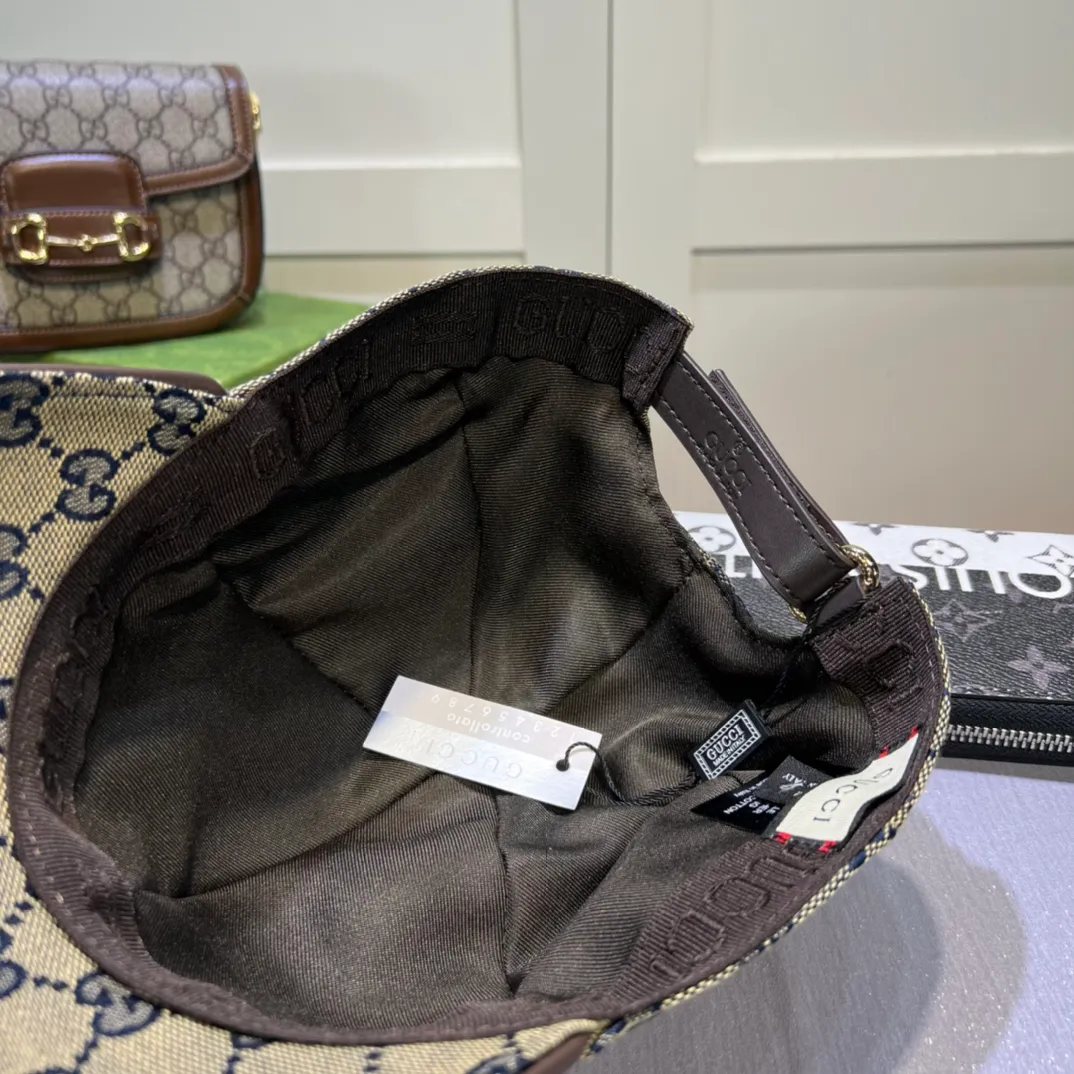 P80💰10,000-year-old classic model shipped! Gucci (Gucci) classic original baseball cap 😍😍Customized at the 1:1 counter mold, the highest version, original canvas + first layer of cowhide, pure cotton lining, light and breathable! Photographed in real life, suitable for men and women in all seasons, basic head circumference 56cm, adjustable patches.