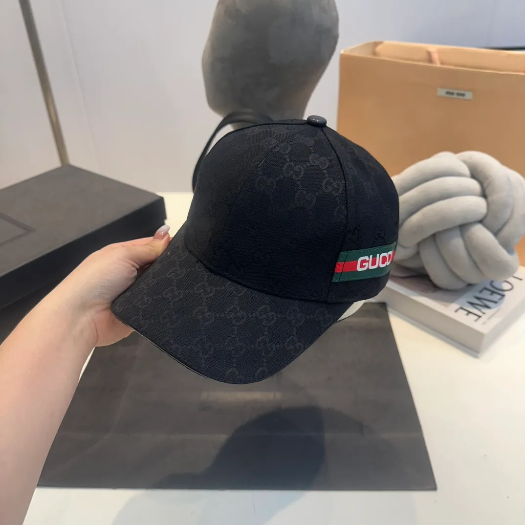 P52 GUCCI Gucci baseball cap👒 The workmanship is very exquisite, high-end and classy! Low-key luxury, easy to carry!